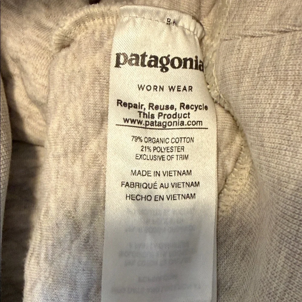 Patagonia Light Gray Quilted Pullover with Green Snap Placket - Picture 4 of 4